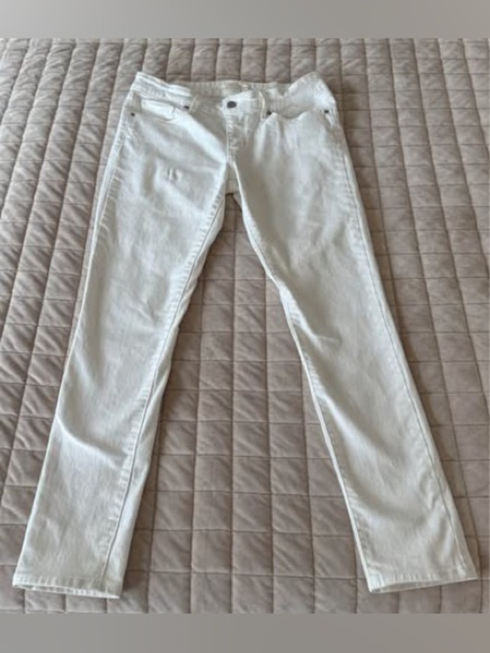 Levi Strauss & Co 711 Skinny White Jean